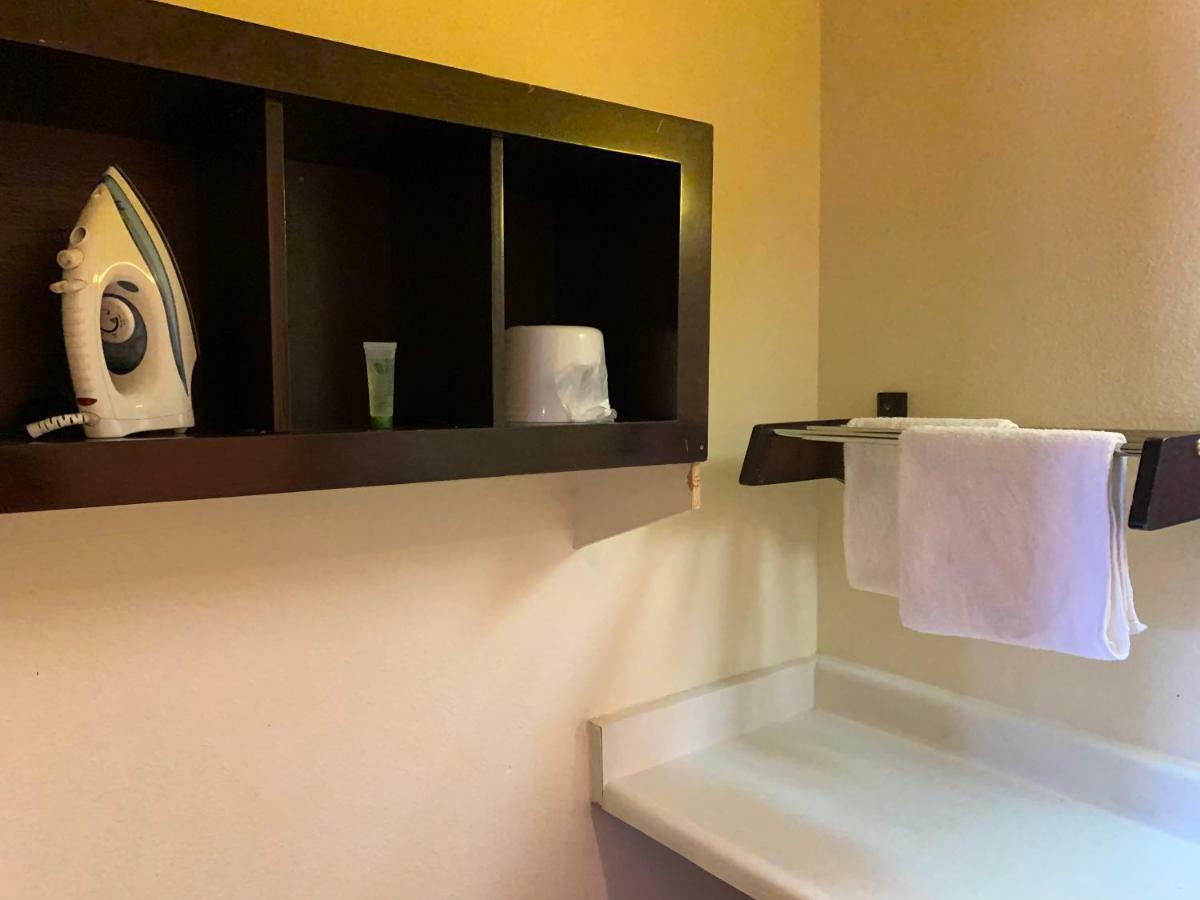 Lancaster Inn Екстер'єр фото